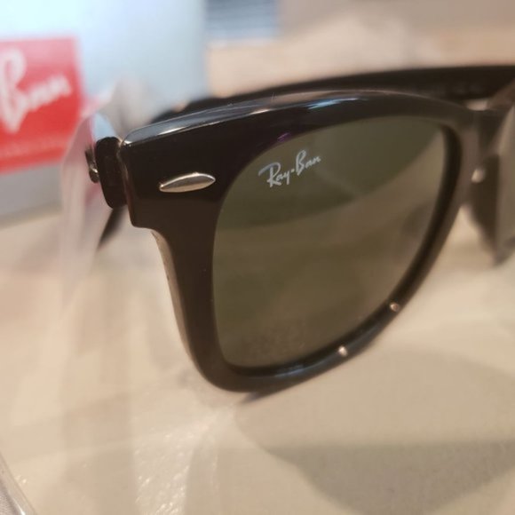 Ray-Ban Classic Black Wayfarer RB2140